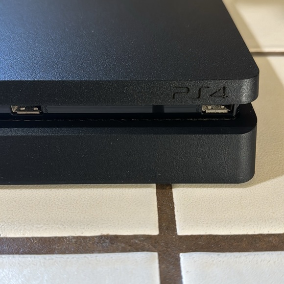 PS4 Console and one controller - Picture 2 of 7